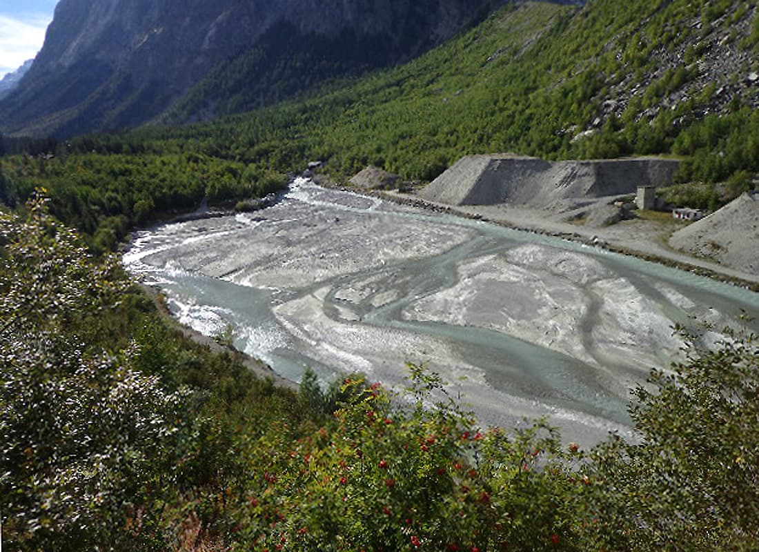 Switzerland landscape: Brenay wildernder Bach